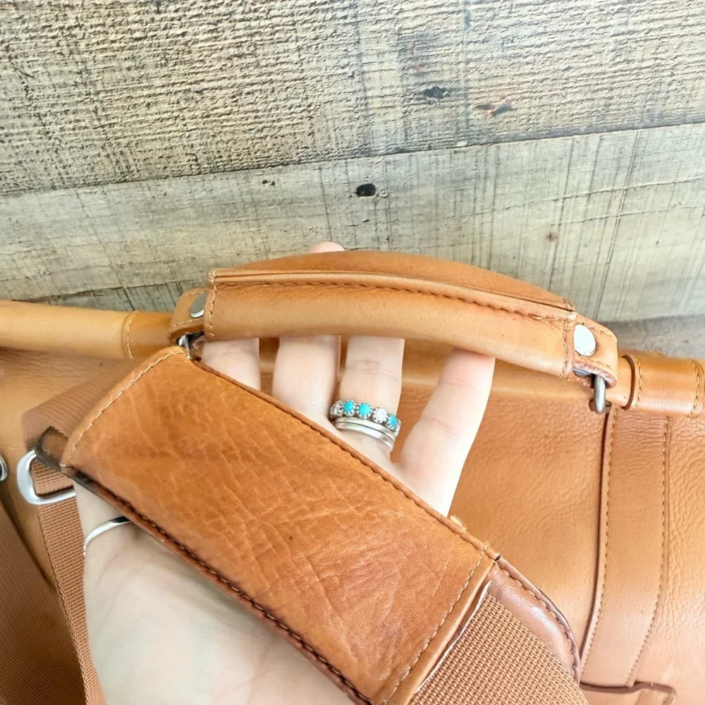 Kenneth Cole Reaction Mind Your Own Business Colombian Leather Laptop Bag